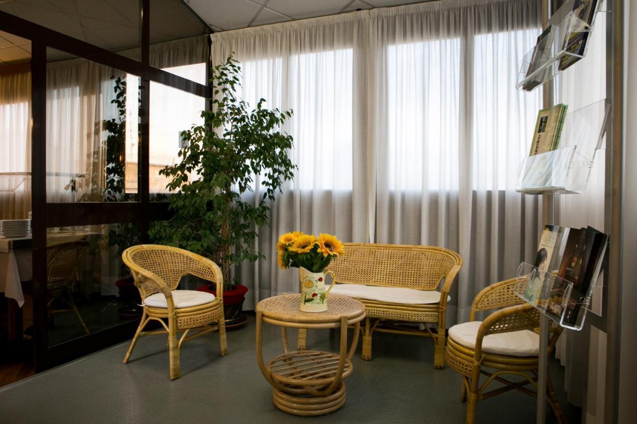 פולוניקה Hotel Giardino מראה חיצוני תמונה